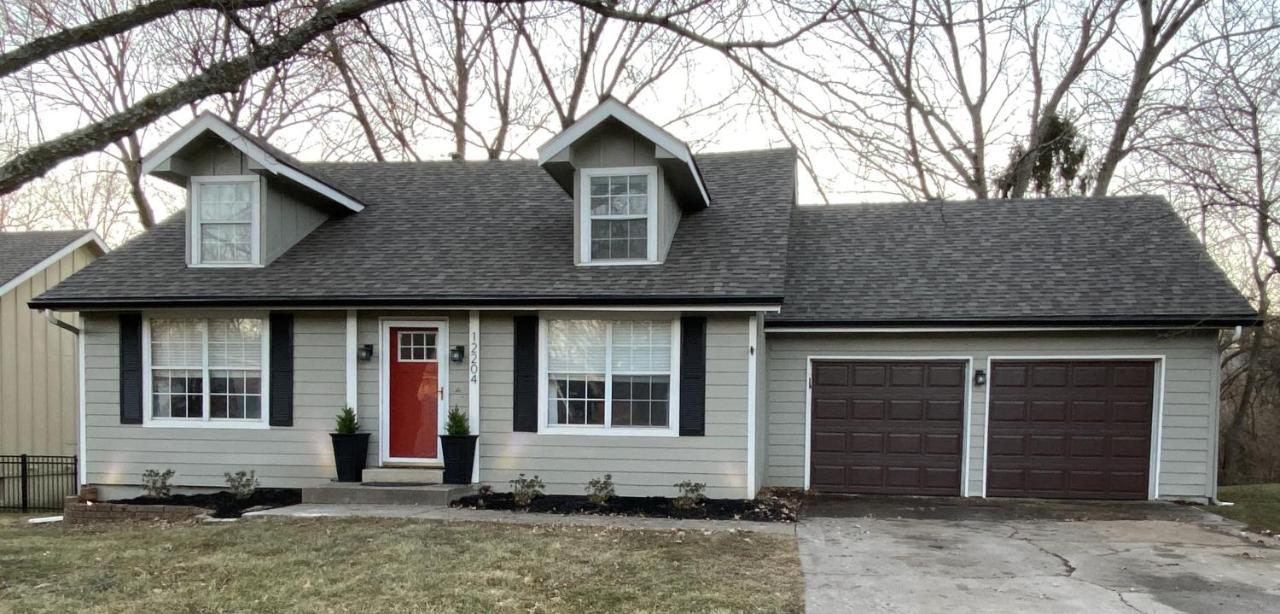 Here It Is! Cool Cape Cod-3 Br-2.5 Bath-12 Guests Olathe Eksteriør billede