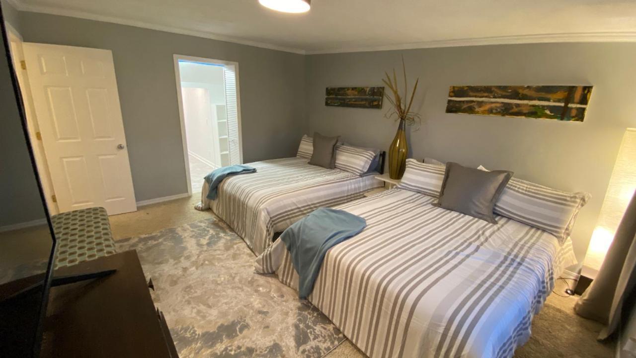 Here It Is! Cool Cape Cod-3 Br-2.5 Bath-12 Guests Olathe Eksteriør billede